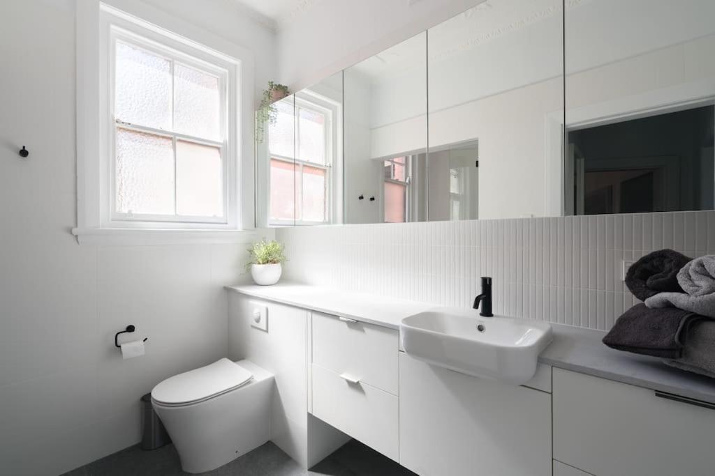 Beautiful 2br Floor Bondi Walk To Apartment