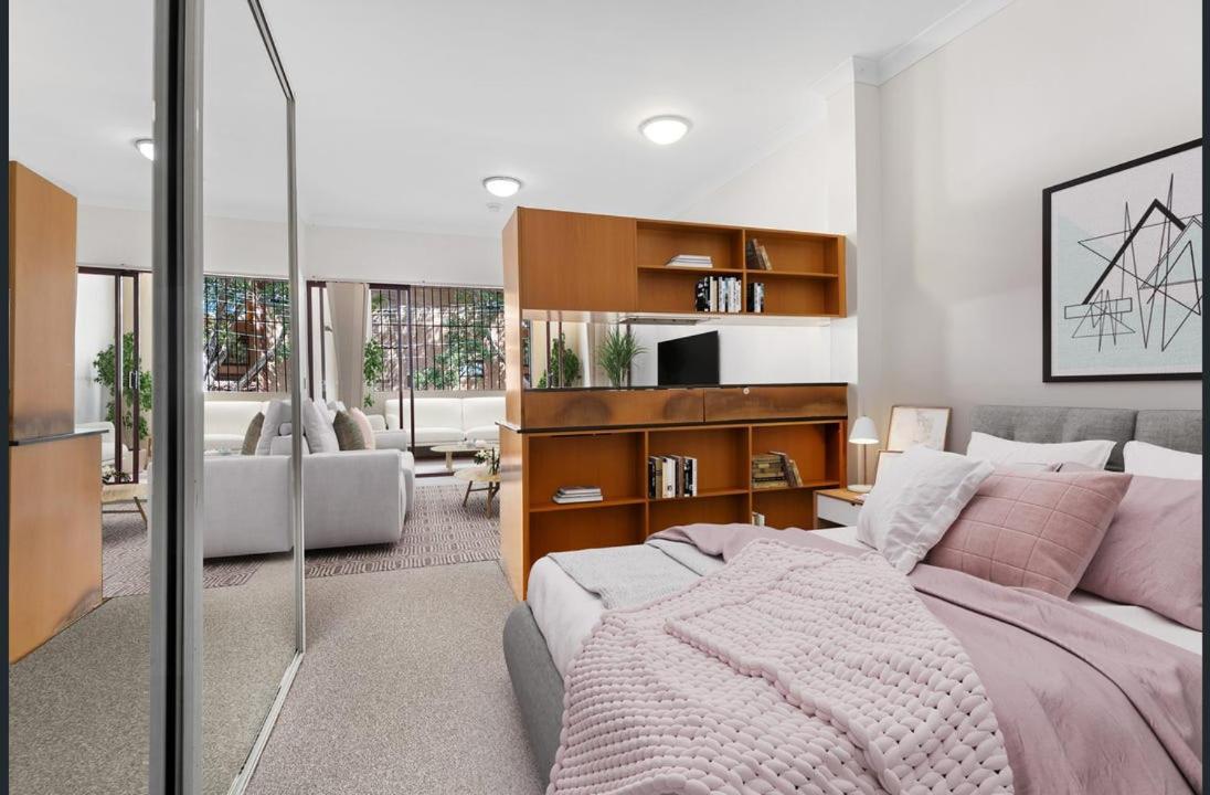 Lovely Studio Appt With Poolgymsauna Near Station Sydney