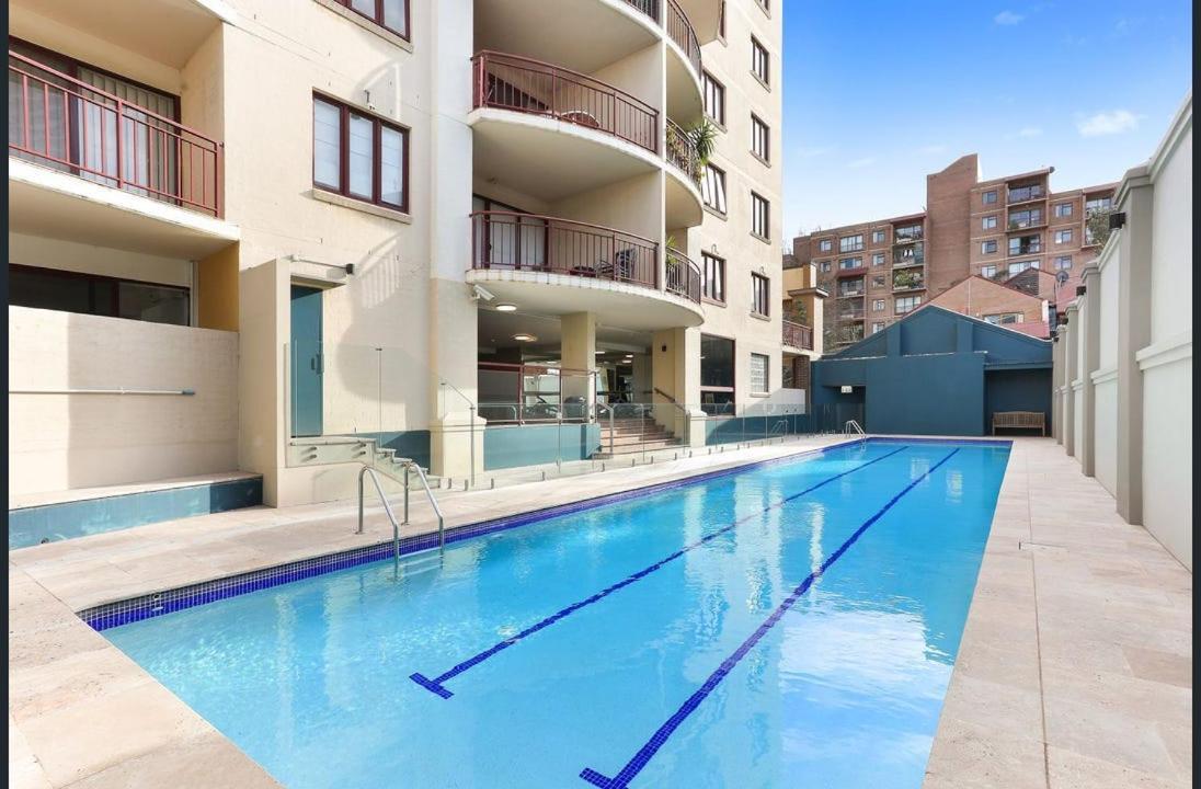 Apartment Lovely Studio Appt With Poolgymsauna Near Station