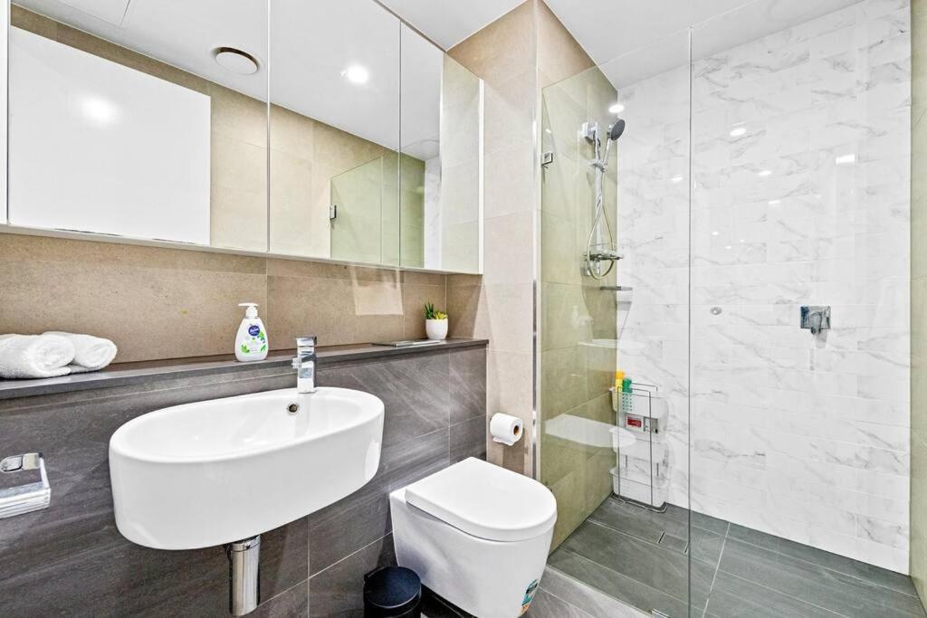 Facilities On-site 4 Bedrooms Olympic Park Sidney
