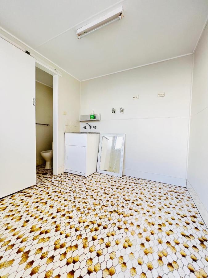 Huge Place Near To Beach, Airport, Train & Shoppings Apartment *