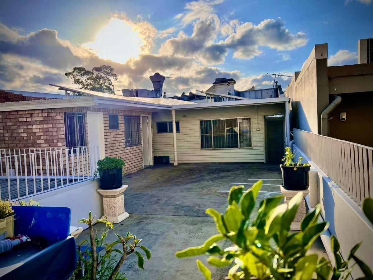 Huge Place Near To Beach, Airport, Train & Shoppings Apartment