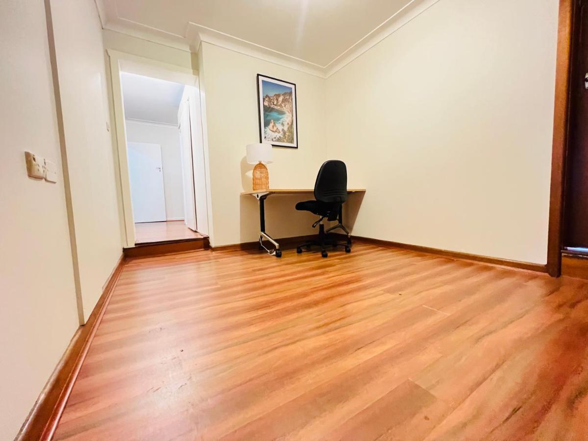 Apartment Huge Place Near To Beach, Airport, Train & Shoppings *