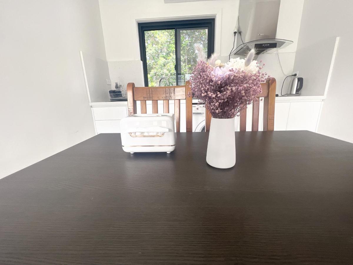 Entire New Granny Flat With 3 Bedrooms 2 Bathrooms *