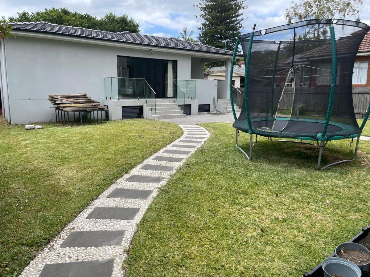 Entire New Granny Flat With 3 Bedrooms 2 Bathrooms *