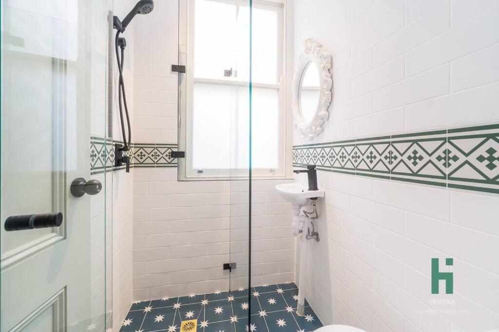 Holiday home 5 Bedroom Terrace In Surry Hill With 1free Parking Sydney