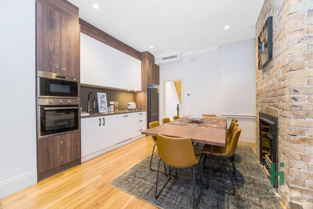 Holiday home 5 Bedroom Terrace In Surry Hill With 1free Parking Sydney