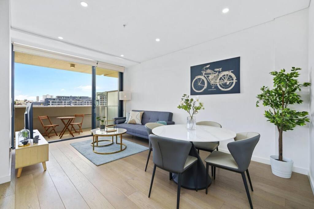 City N Park View 1 Bedroom Apt @waterloo Apartment *