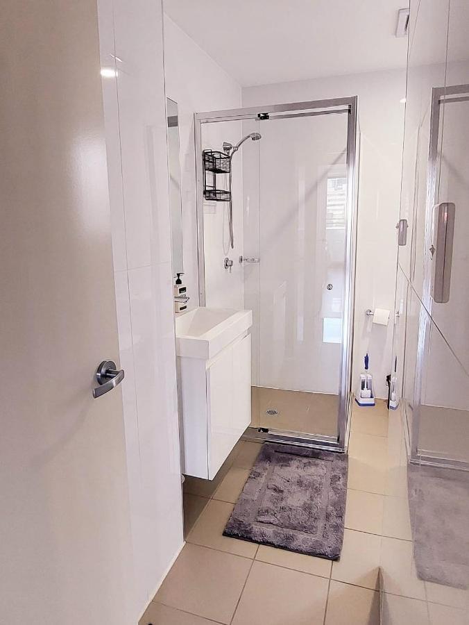 Shared Bright And Cozy In Parramatta Cbd - Close To Everything Privatunterkunft Sydney