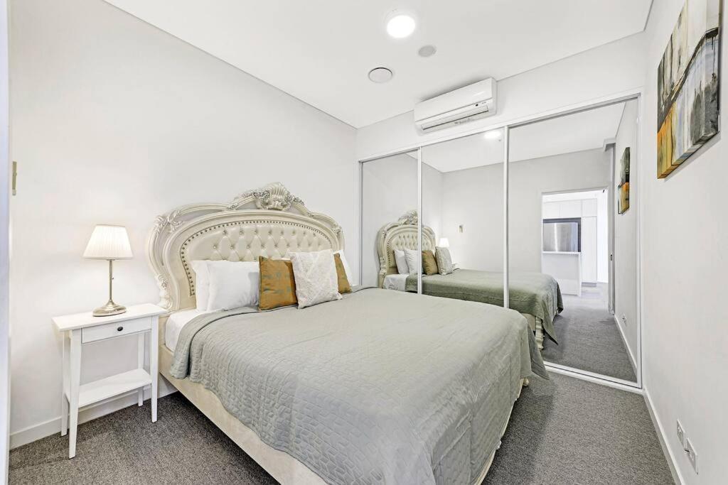Two Beds Scenic Water&bridge View Masterpiece Holi Apartment Sydney