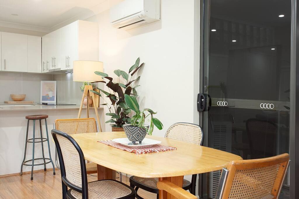 Huge 3 Bed Camperdown Garden W Parking Aircon *