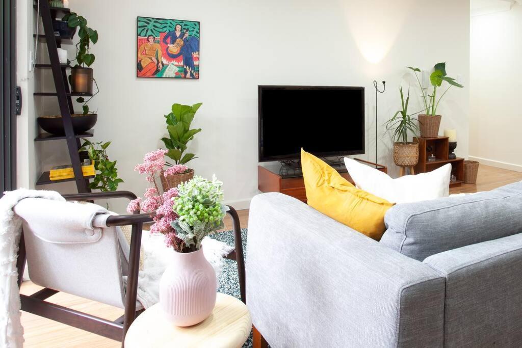 Apartment Huge 3 Bed Camperdown Garden W Parking Aircon Sydney