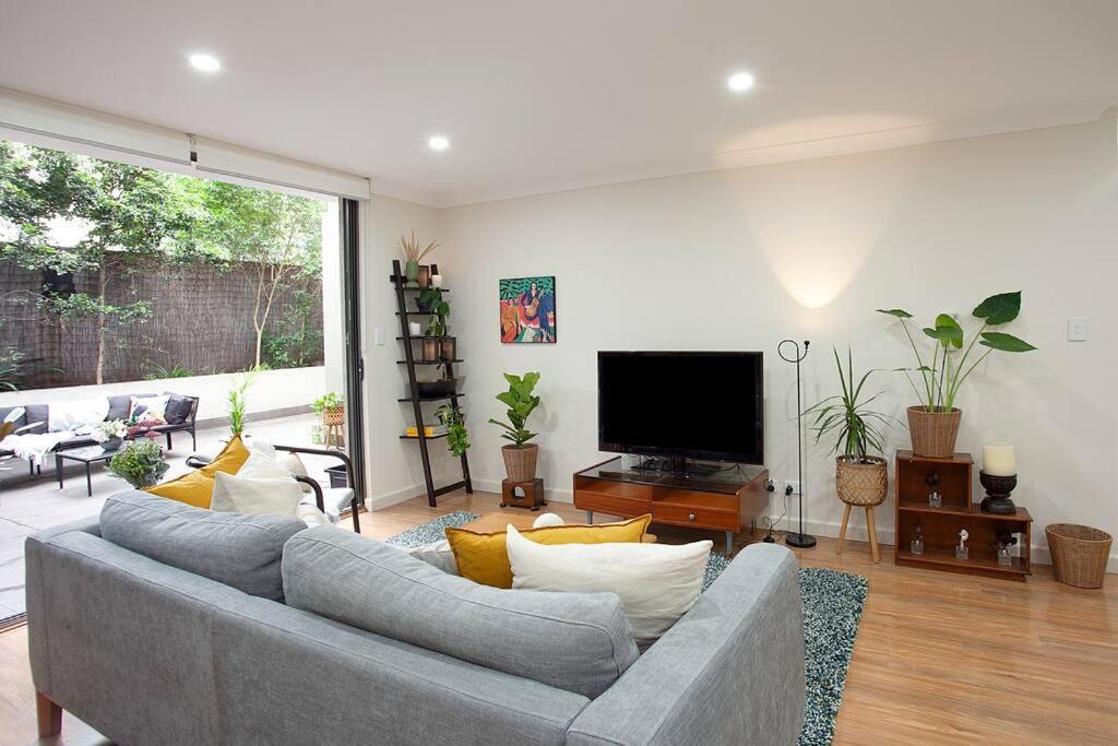 Apartment Huge 3 Bed Camperdown Garden W Parking Aircon