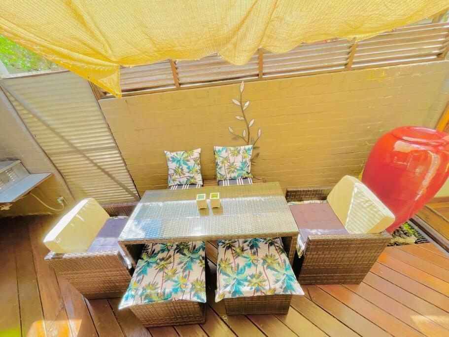 Villa Luxury Retreat - 4bed House W/parking - Mins From Cbd