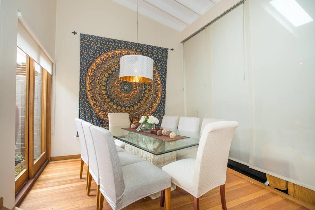Villa Luxury Retreat - 4bed House W/parking - Mins From Cbd *