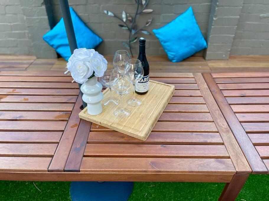 Luxury Retreat - 4bed House W/parking - Mins From Cbd