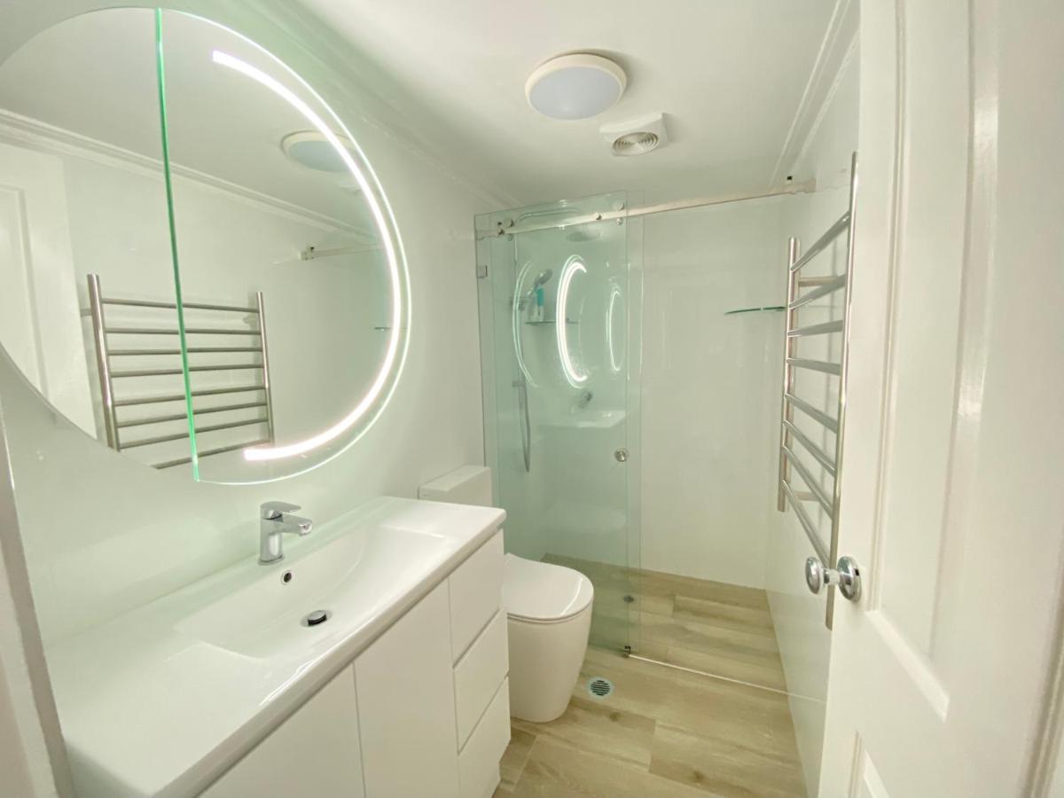 Luxury Manly Beachfront Apartment *