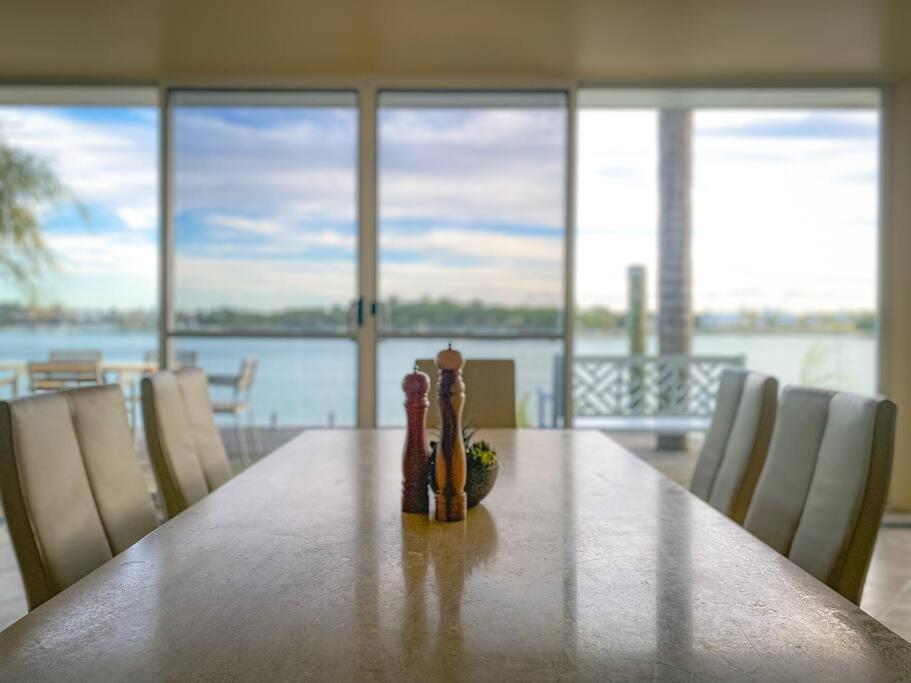 Private On Water's Edge * Sydney
