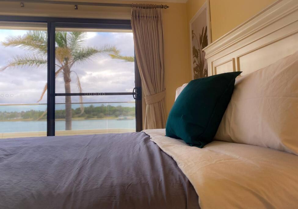 Private On Water's Edge Villa *