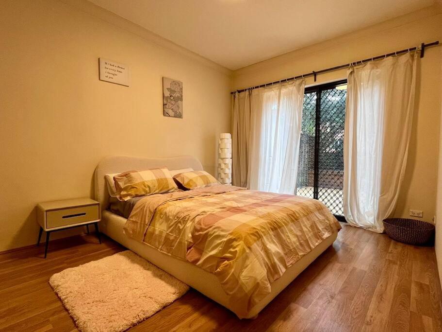 Cozy And Convenient Apartment *
