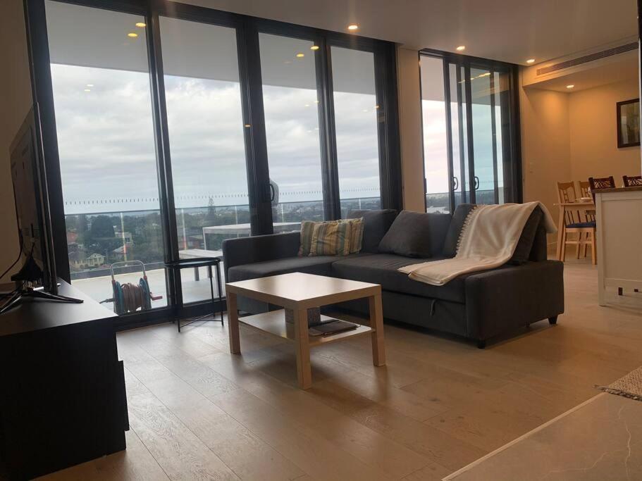 Apartment 2 Bedroom In The Middle Of With Beautiful River View Sydney
