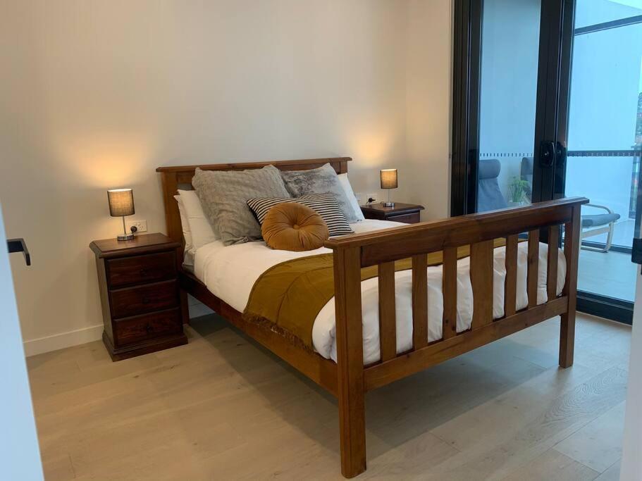 2 Bedroom In The Middle Of With Beautiful River View * Sydney