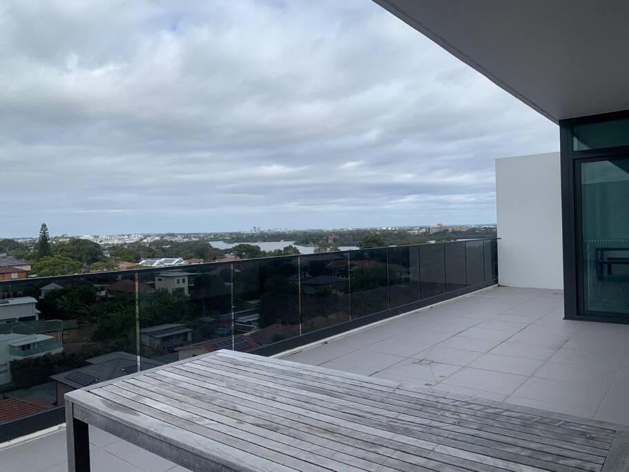 2 Bedroom In The Middle Of With Beautiful River View Sydney