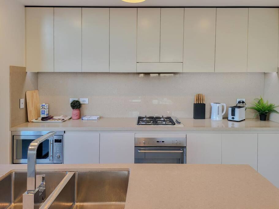 Spacious 3-bed Penthouse With Perfect View Sidney