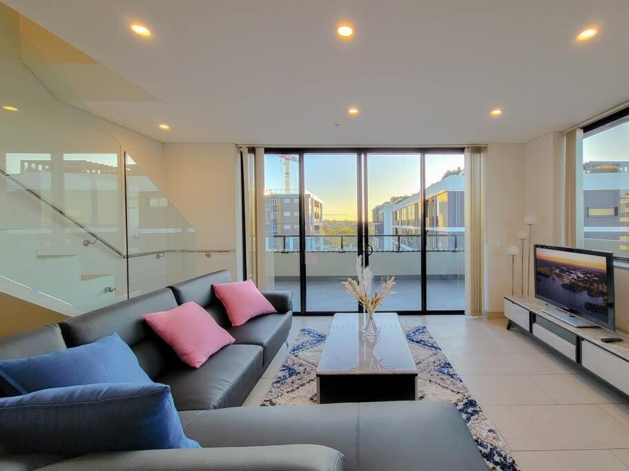 Spacious 3-bed Penthouse With Perfect View Apartment *
