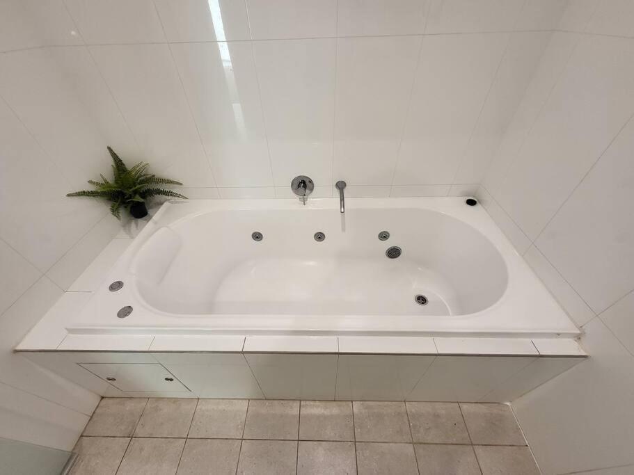 Spacious 3-bed Penthouse With Perfect View Apartment