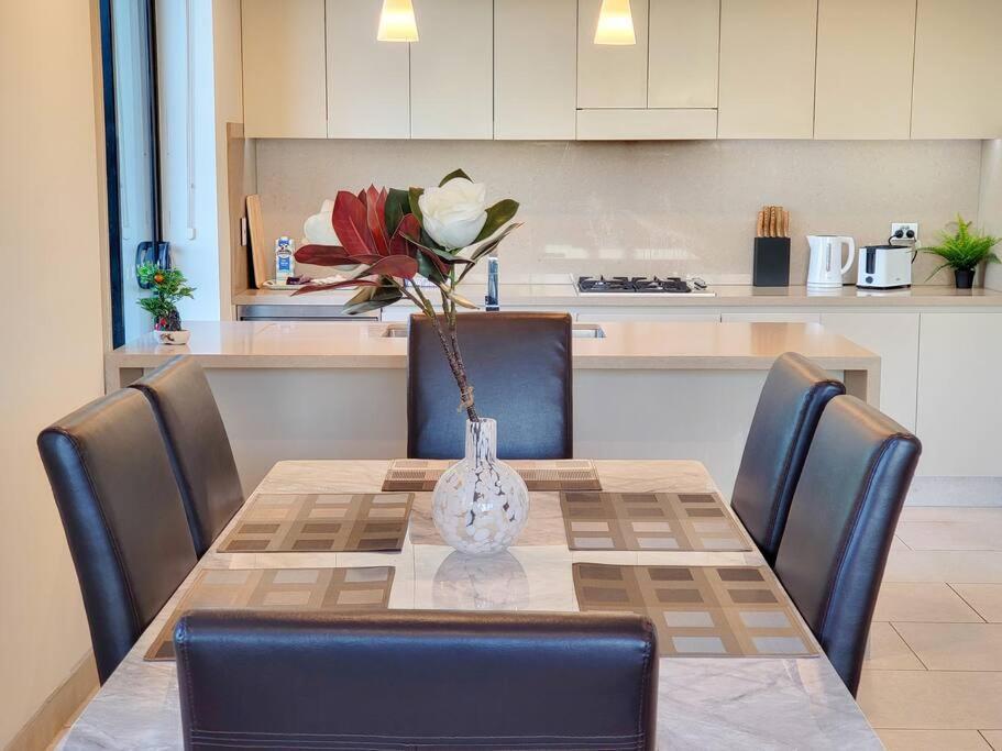 Spacious 3-bed Penthouse With Perfect View * Sidney