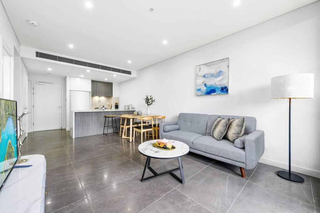Modern 1 Bed Apt Op Mhs *