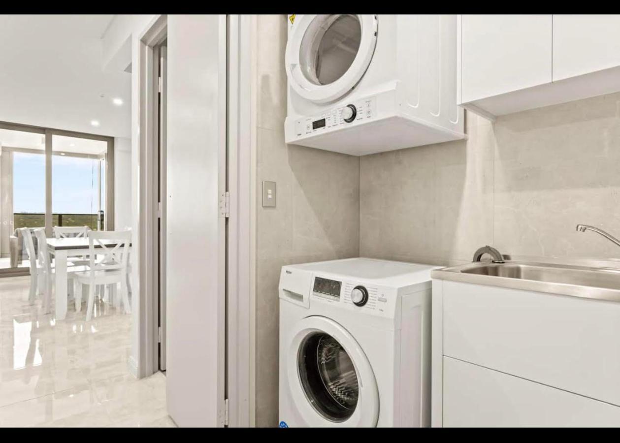 Classy Sleek Two Bedroom With Expansive River Views In The Heart Of Sydney's Second Cbd