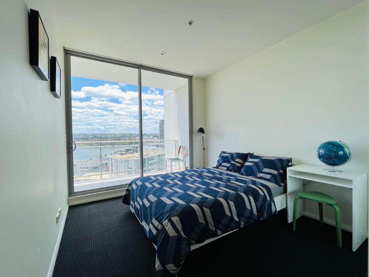 High-level Water View * Sidney