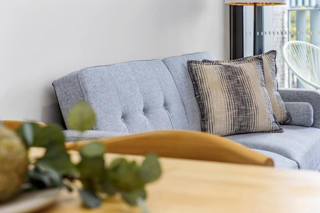Apartment Modern 1 Bed Apt Op Mhs *