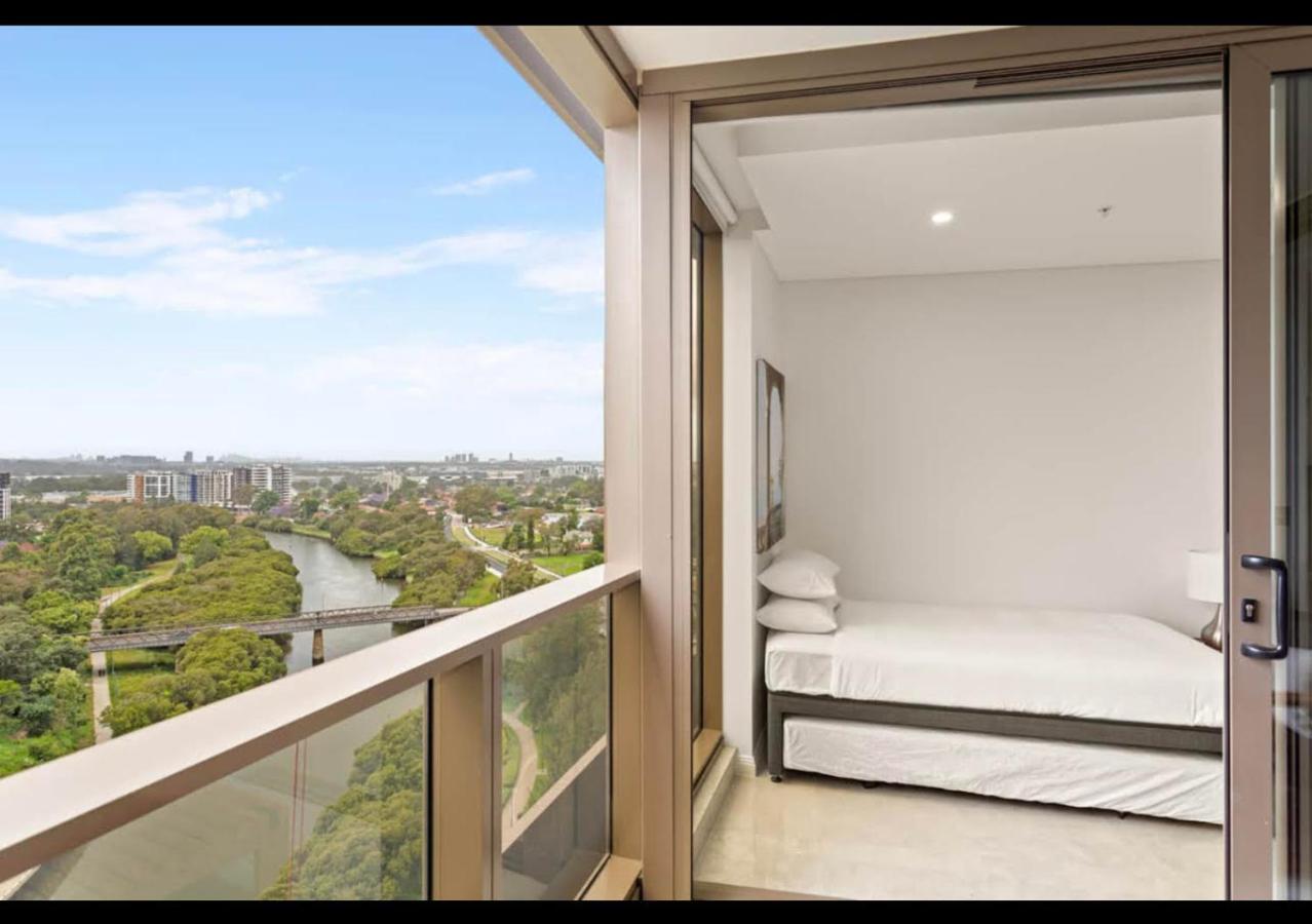 Apartment Classy Sleek Two Bedroom With Expansive River Views In The Heart Of Sydney's Second Cbd *
