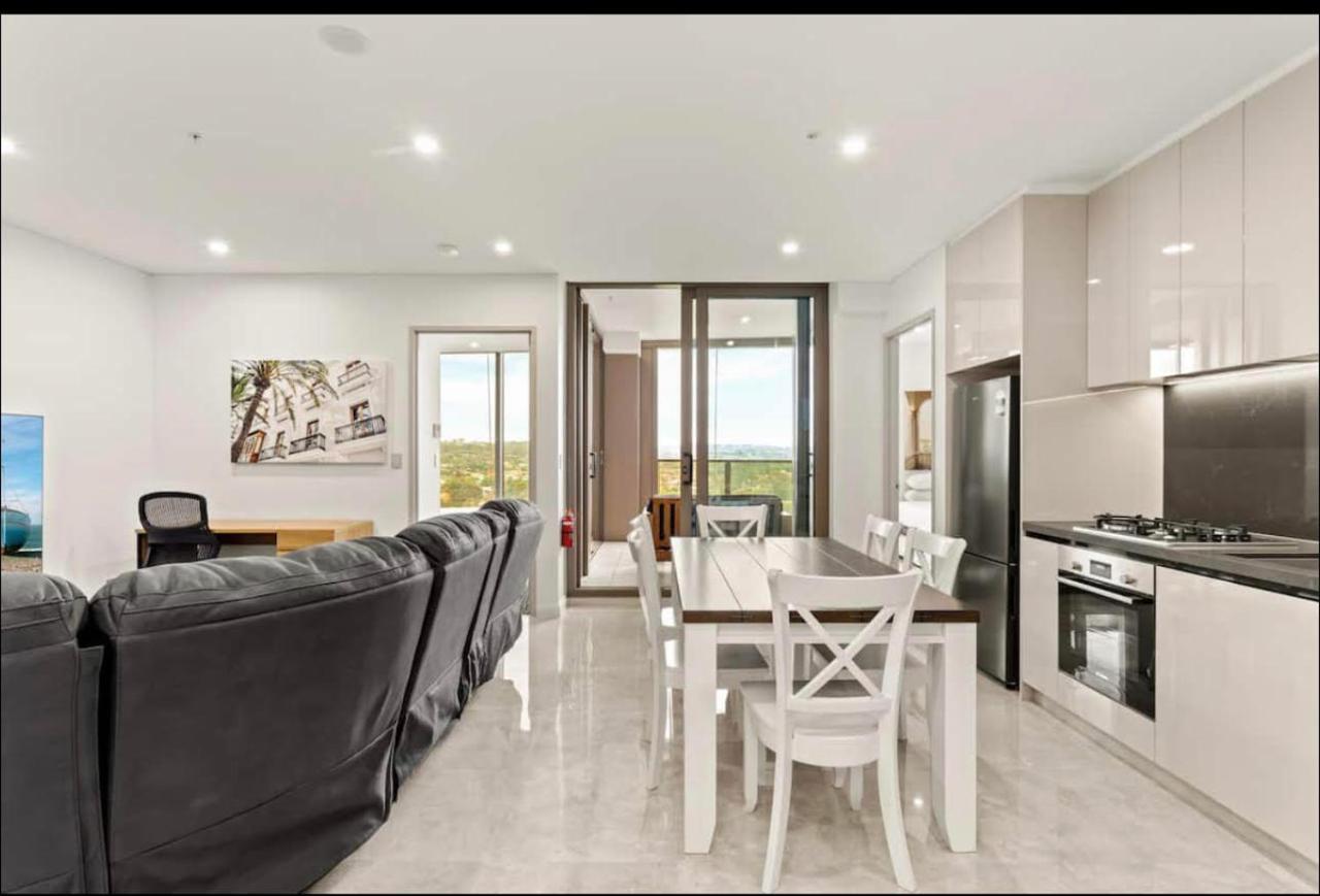 Classy Sleek Two Bedroom With Expansive River Views In The Heart Of Sydney's Second Cbd