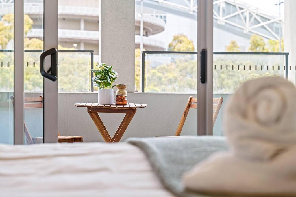 Commodious 2 Bedroom Apt In Op Apartment Sydney