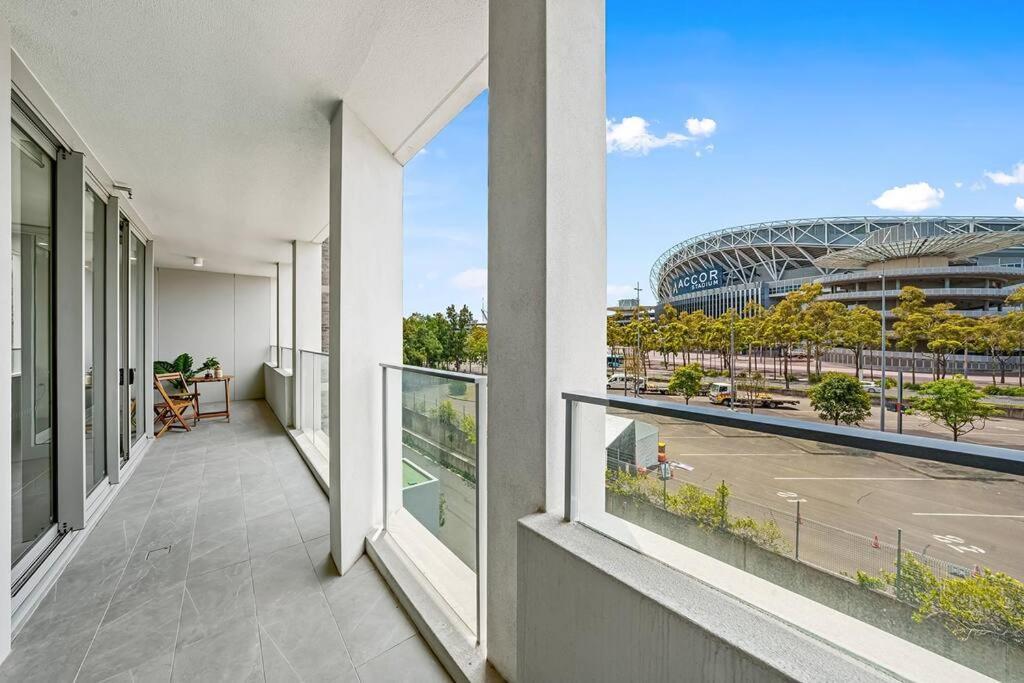 Commodious 2 Bedroom Apt In Op Apartment Sydney