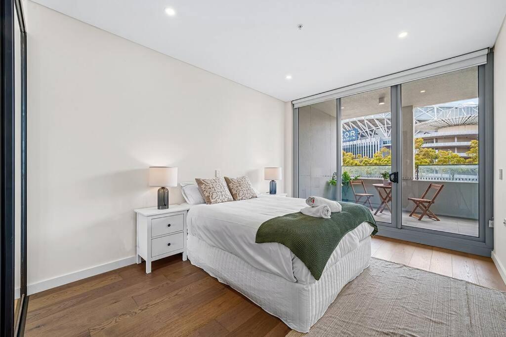 Commodious 2 Bedroom Apt In Op Apartment Sydney