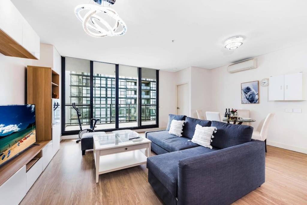 Lovely 2 Bedroom With Swimming Pool Apartment Sydney