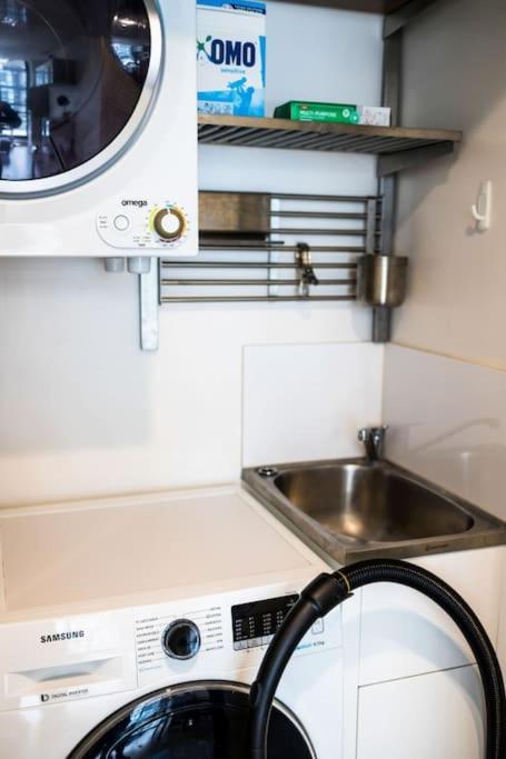 Lovely 2 Bedroom With Swimming Pool Sydney