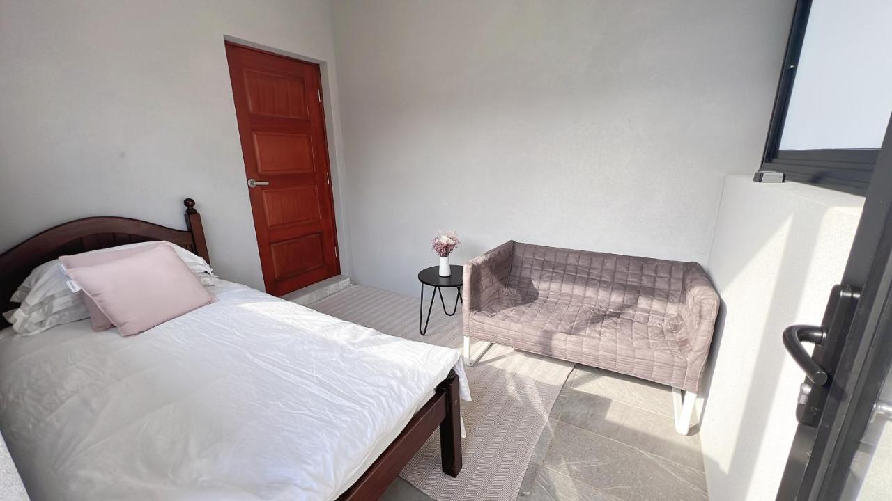 Bahay bakasyunan Entire New Granny Flat With 3 Bedrooms 2 Bathrooms *