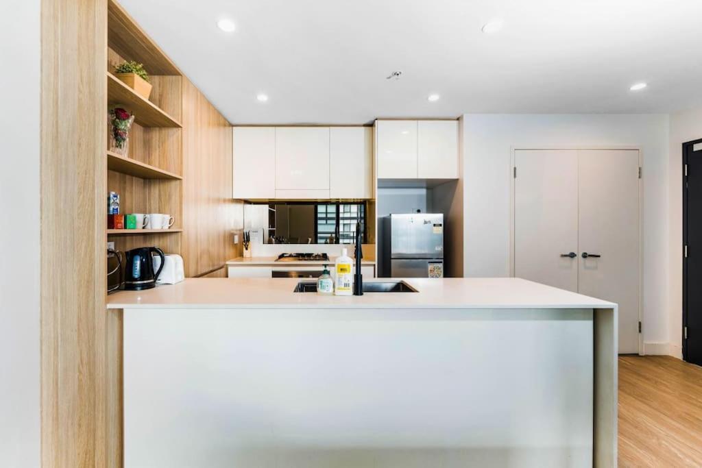 Lovely 2 Bedroom With Swimming Pool Apartment Sydney