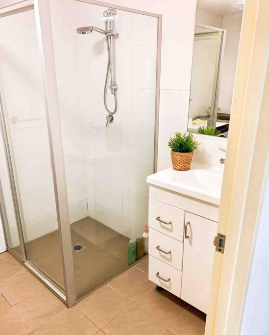 Parramatta Comfy- 2bd-free Parking -netflix-westfield * Sidney