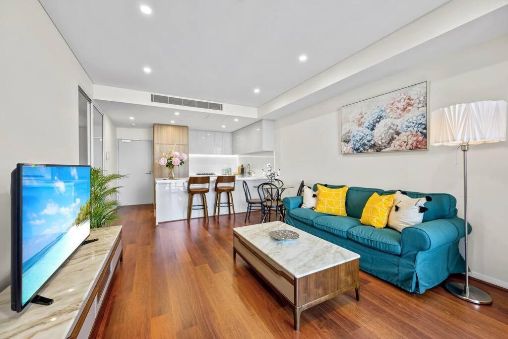 Water Views 2 Bedroom In Hurstville *