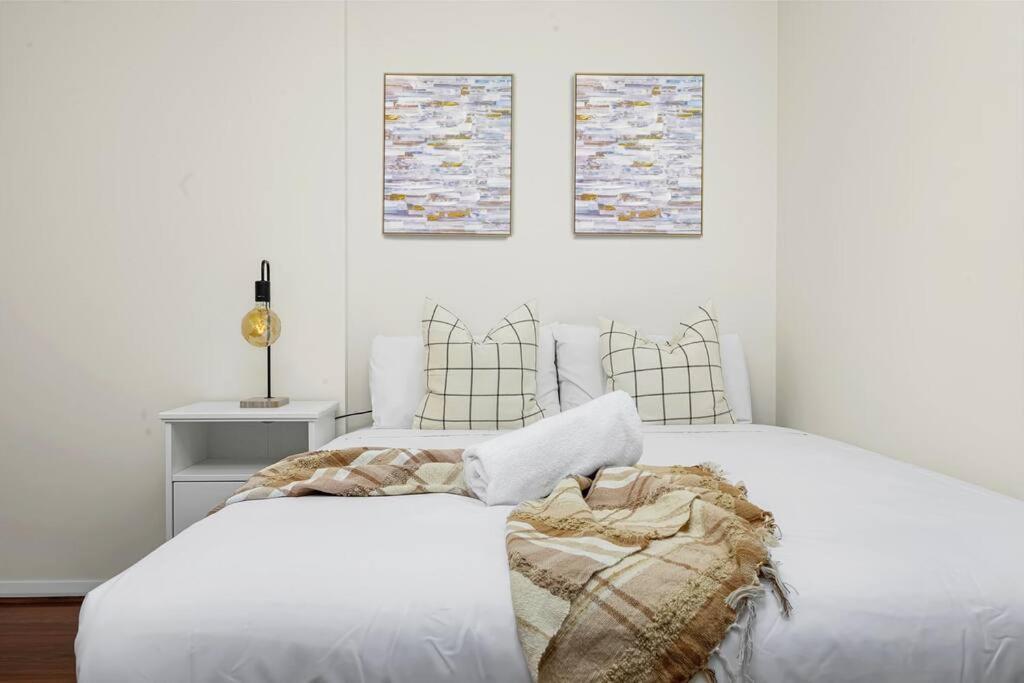 Water Views 2 Bedroom In Hurstville