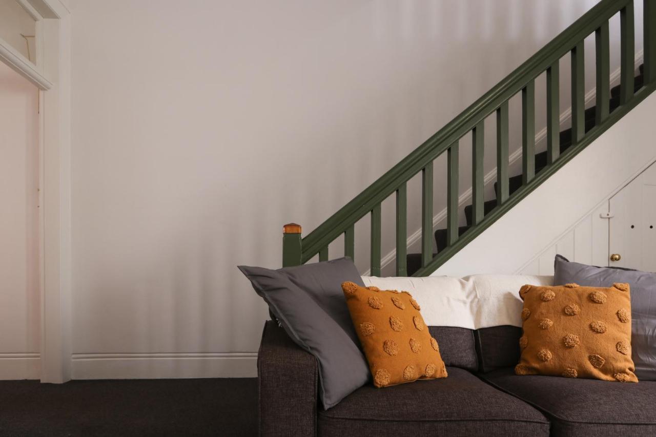 Discover The Rocks - Historical Terrace House Apartment