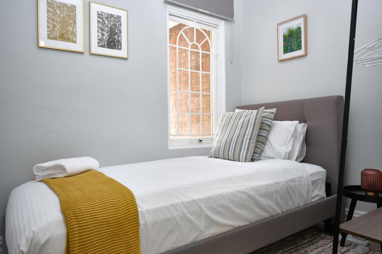 Bahay bakasyunan Redfern Classic Terrace - Parking And Balcony *