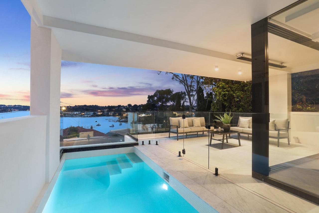 Luxury Waterside Holiday home Sydney